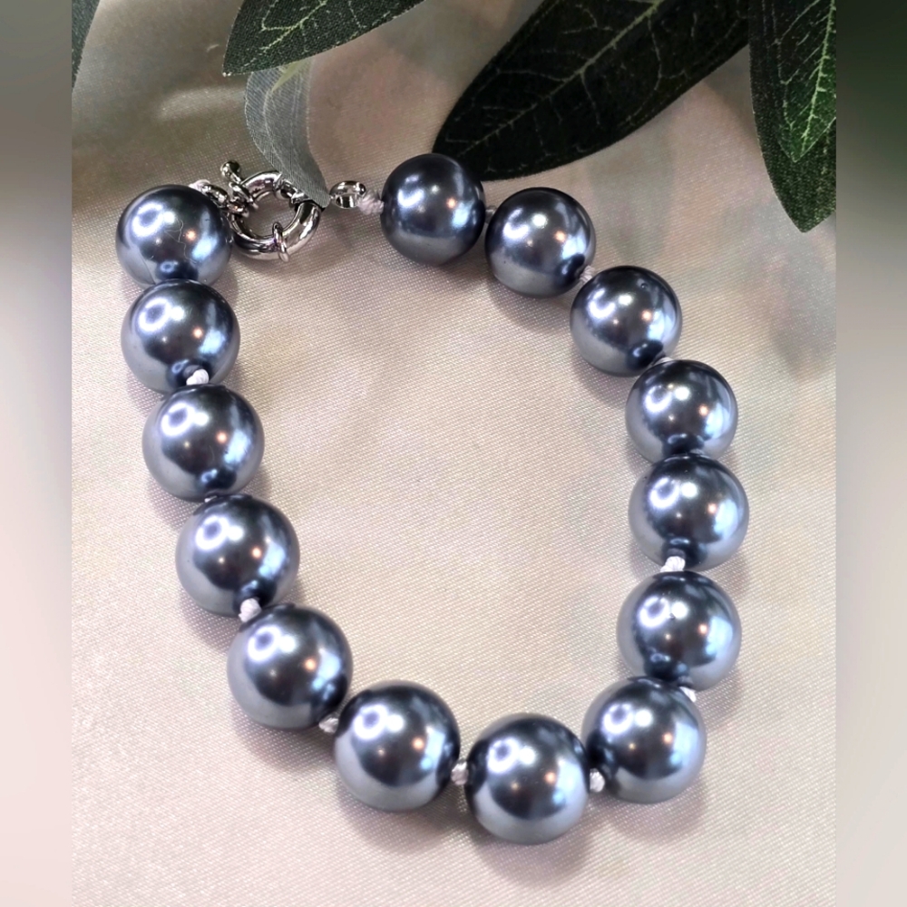 Seashell Dark Grey Beaded Bracelet